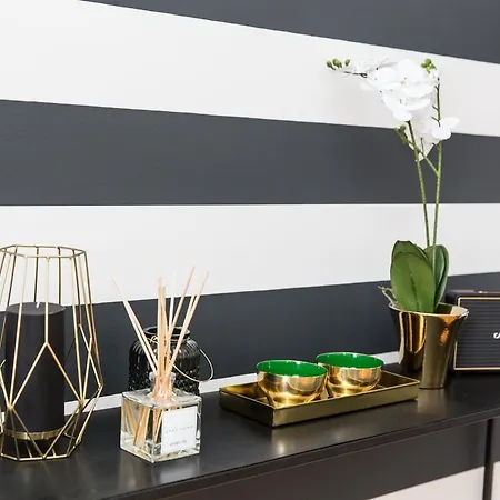Sunny Modern Trendy Location *